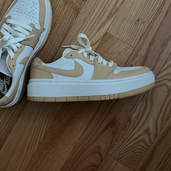 Jordan elevates - Picture 3 of 3